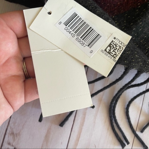 NWT STEVE MADDEN Lurex Striped Blanket Scarf - Picture 5 of 8